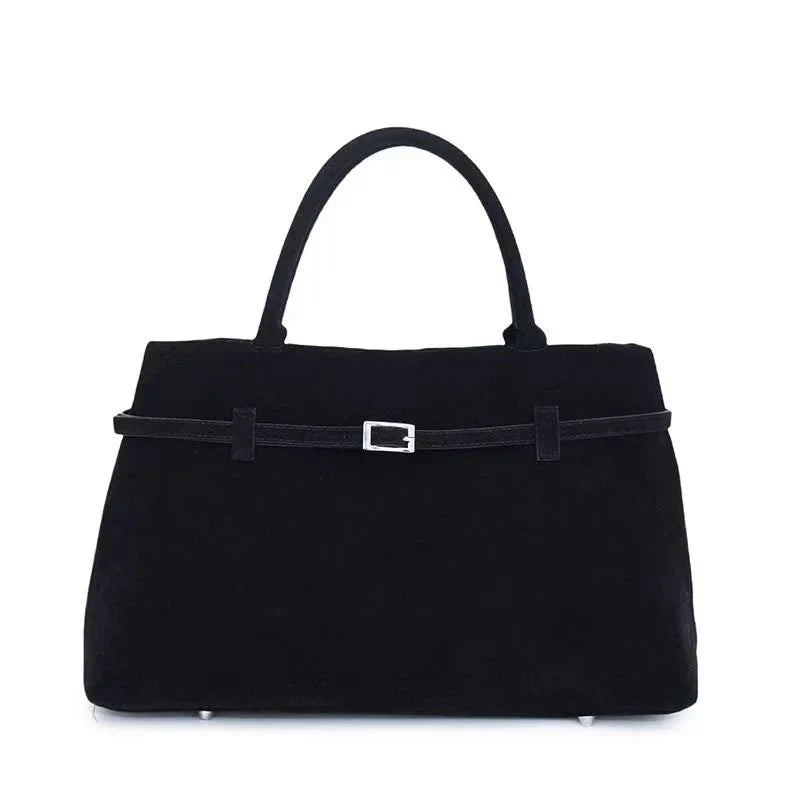 Elegant bag with generous storage space for every occasion