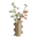 Elegantes Keramikdesign für stilvolle Blumenarrangements