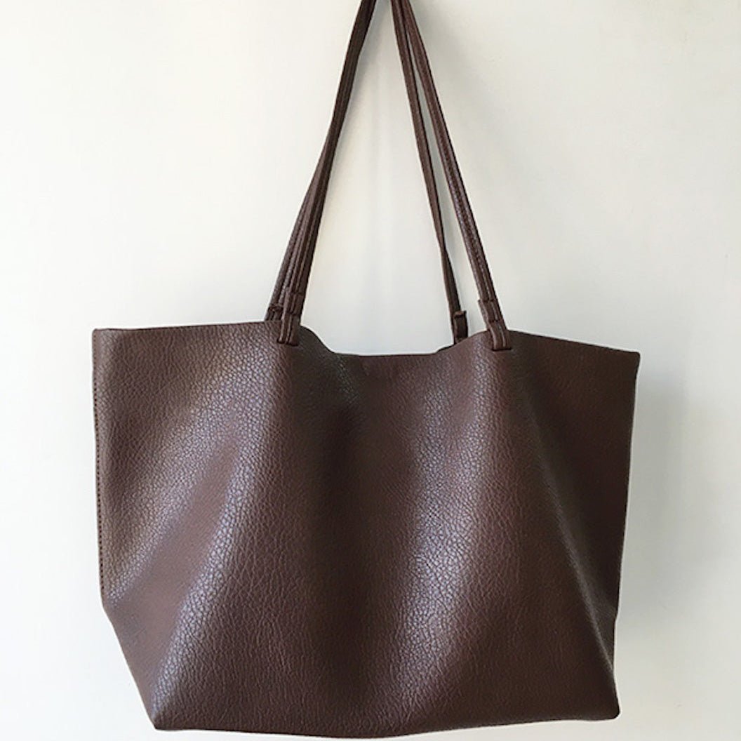 Stylish women's handbag with plenty of storage space
