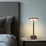 Moderne Tischlampe mit USB-Ladefunktion und Touch-Steuerung