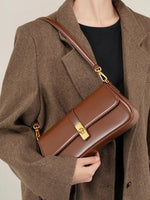 Stylish shoulder bag with practical design