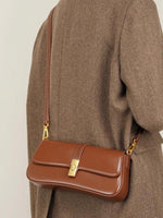 Stylish shoulder bag with practical design