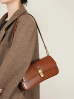 Stylish shoulder bag with practical design