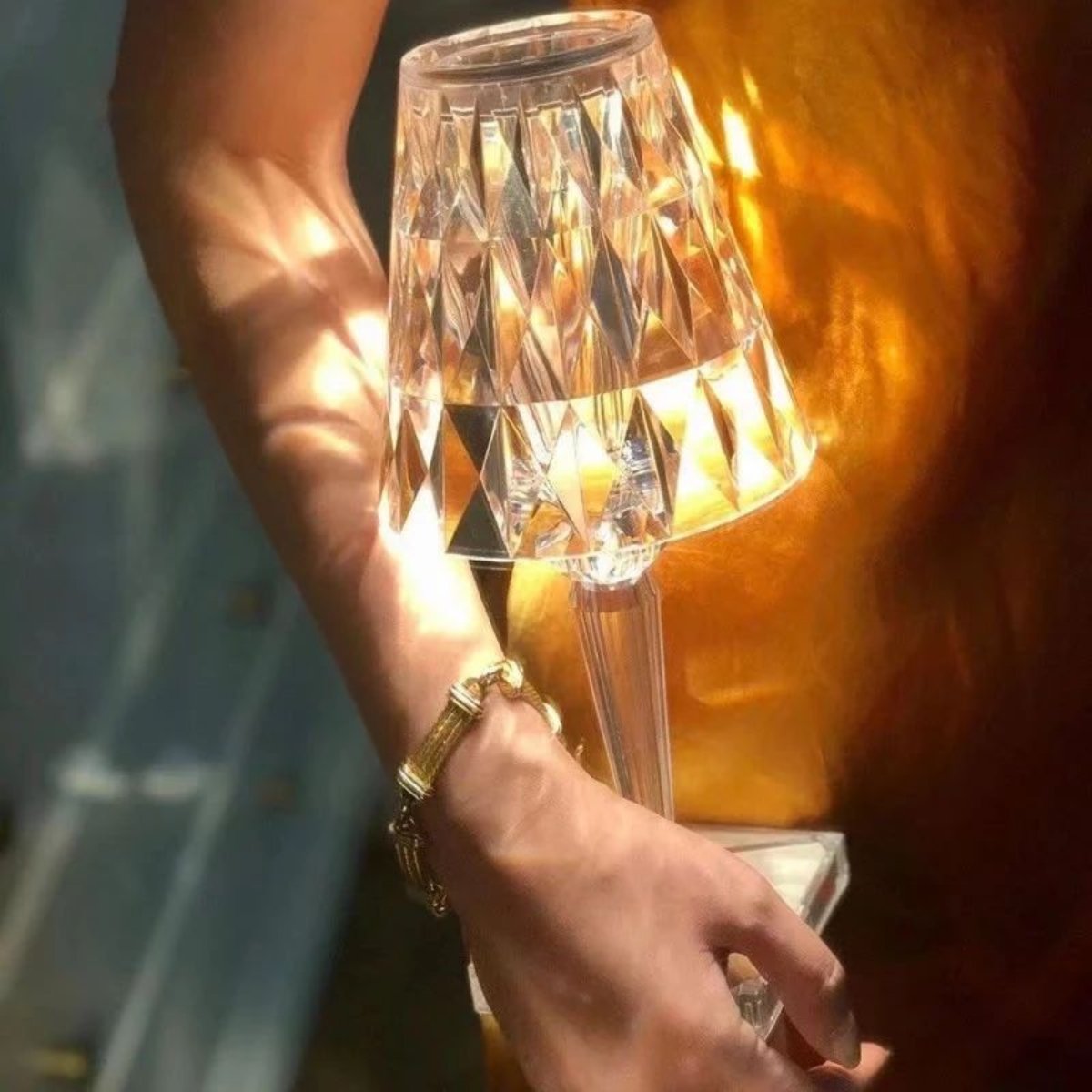 Elegant Crystal Table Lamp – Sparkling Light for Your Home