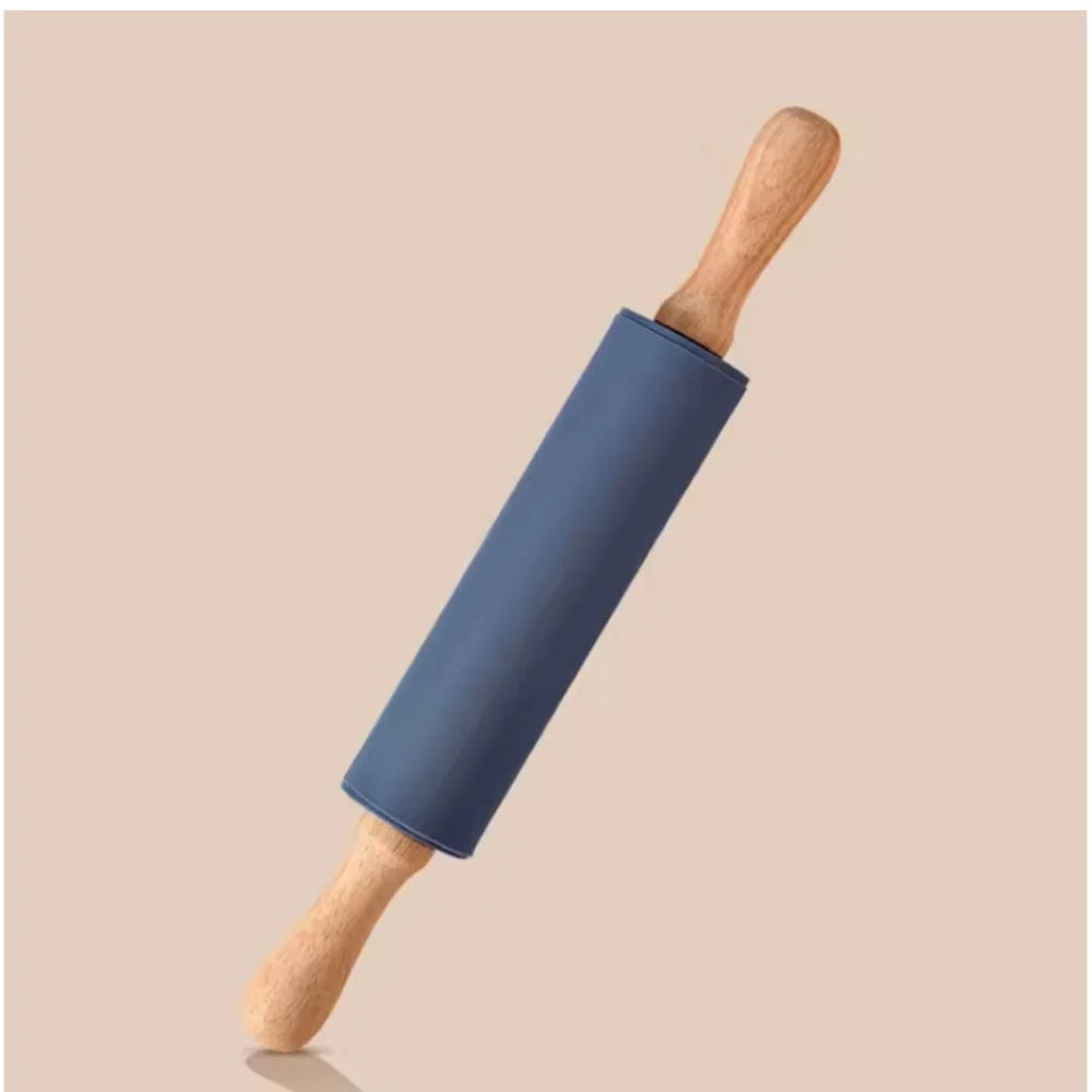 Praktischer Silikon-Teigroller mit ergonomischen Holzgriffen