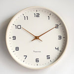 Elegante Wanduhr aus Holz mit geräuschlosem Mechanismus