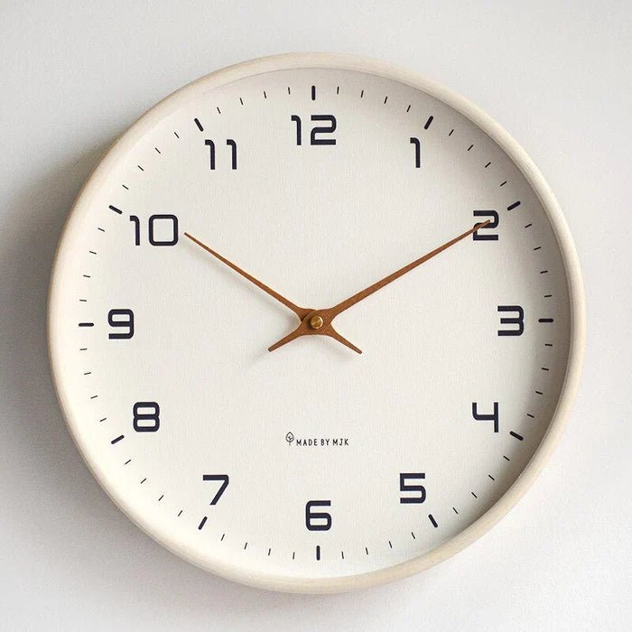 Elegante Wanduhr aus Holz mit geräuschlosem Mechanismus
