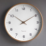 Stille Wanduhr im eleganten skandinavischen Stil