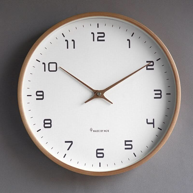 Stille Wanduhr im eleganten skandinavischen Stil