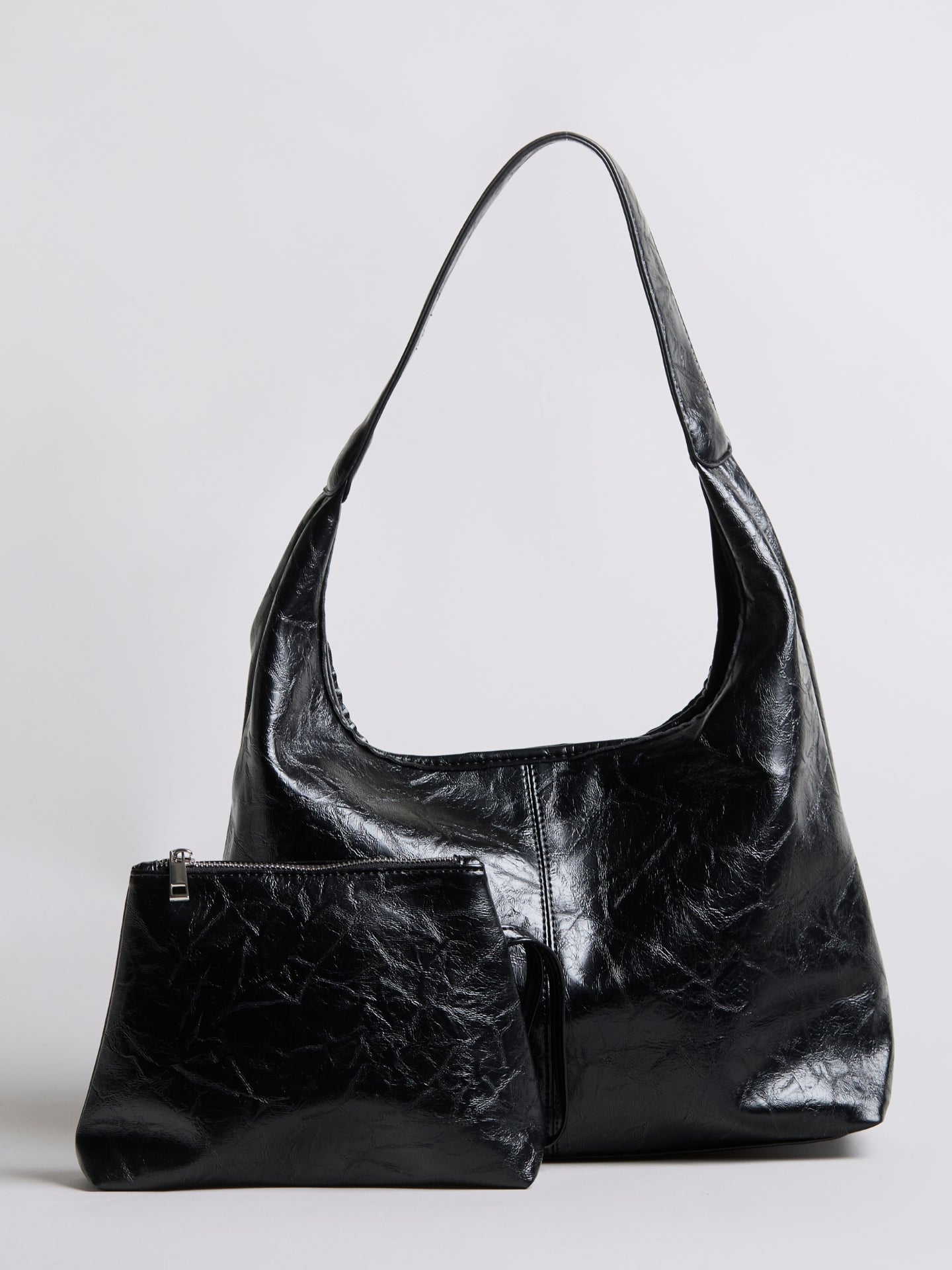 Stylish tote bag with generous storage and organizer pouch