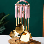 Elegantes Küchenset aus Gold mit Ständer