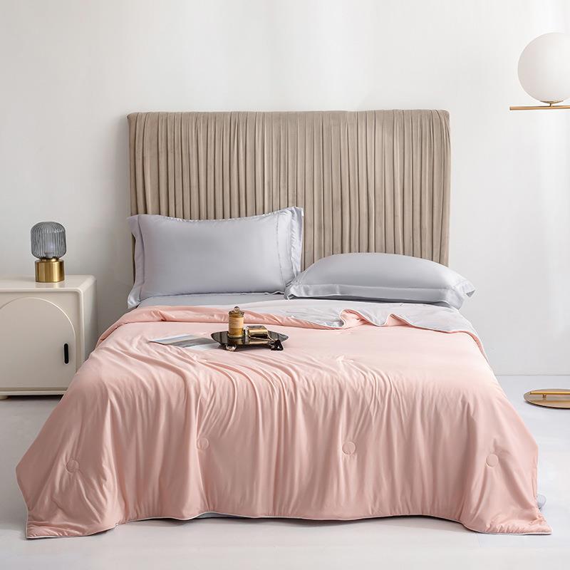 Refreshing Summer Blanket for Pleasant Nights - Breathable and Lightweight