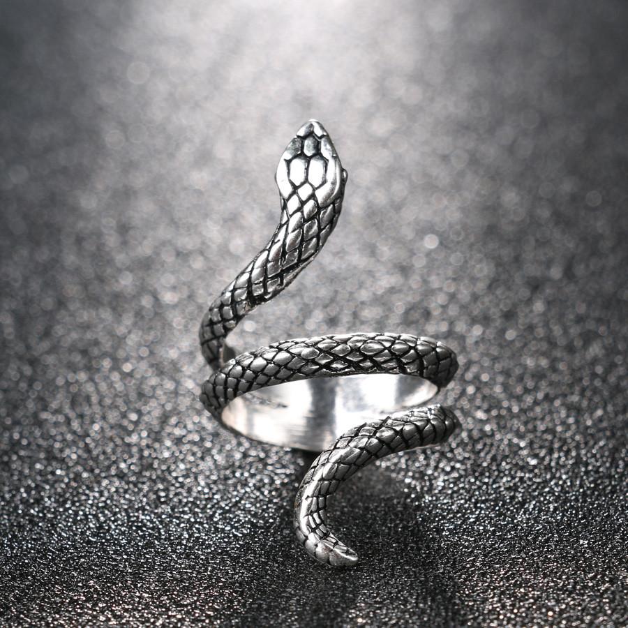 Schlangenring in Silber - Elegantes Schmuckstück