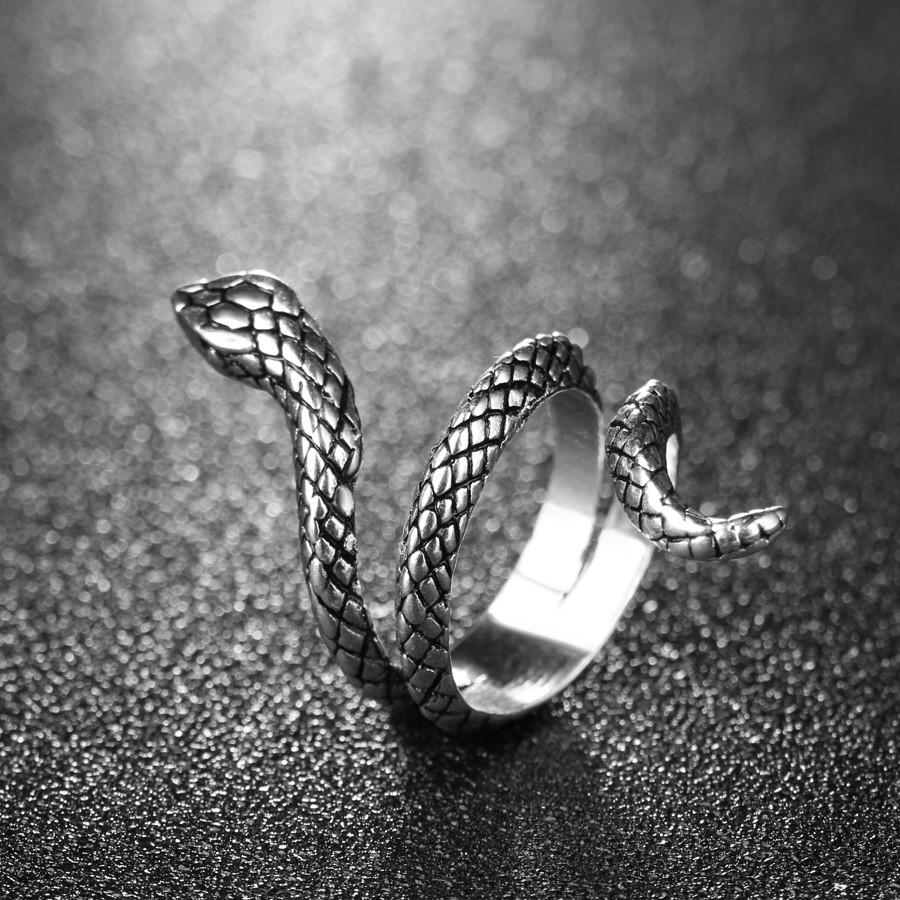 Schlangenring in Silber - Elegantes Schmuckstück