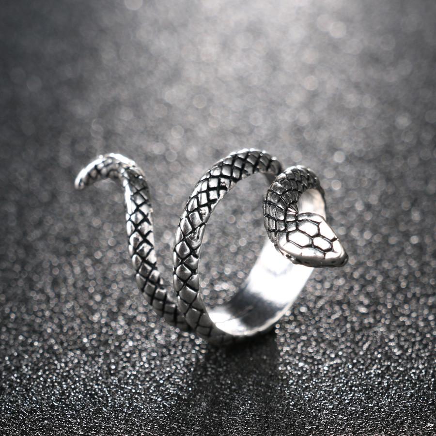 Schlangenring in Silber - Elegantes Schmuckstück