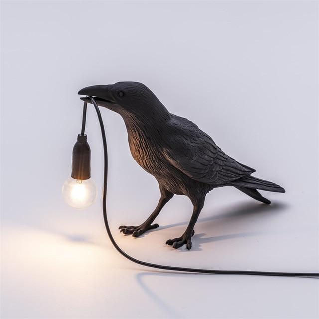 Kunstvolle Tischlampe in Krähenform mit Leuchtmittel