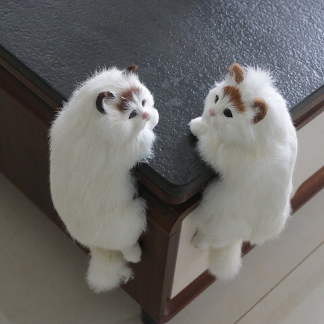 Niedliche Plüsch Katze als Schreibtischfigur – Dekoration fürs Zuhause