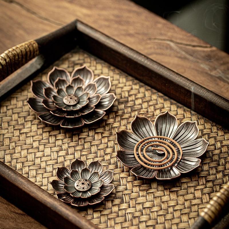 Eleganter Räuchergefäß aus Messing mit Lotus-Design