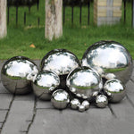 Glänzende Edelstahl-Dekokugel für den Garten