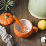 Kreative Keramiktasse in Kürbisform
