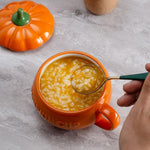 Kreative Keramiktasse in Kürbisform