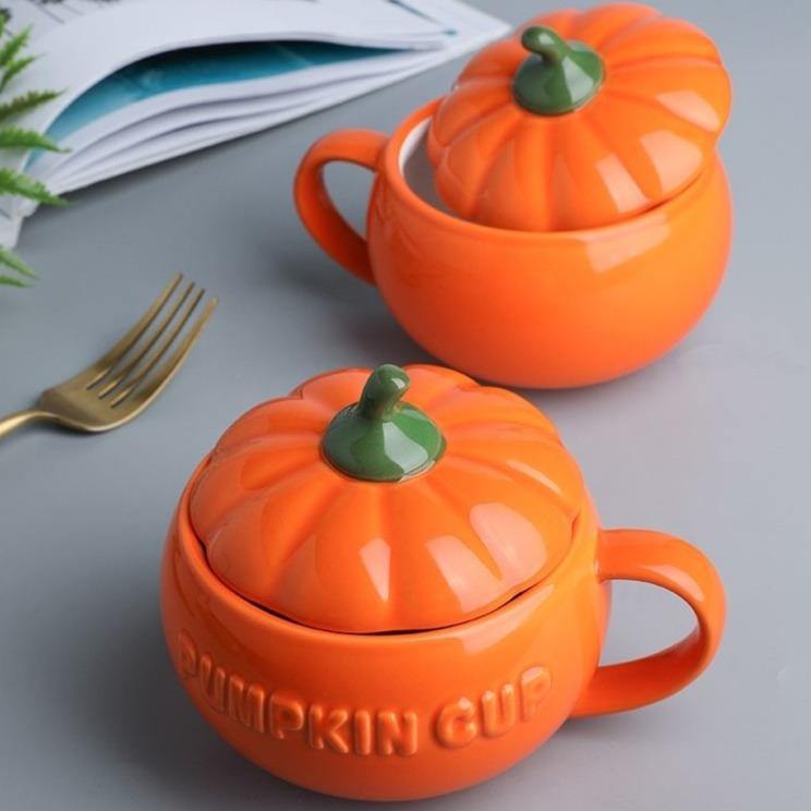 Kreative Keramiktasse in Kürbisform