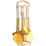 Elegantes Küchenset aus Gold mit Ständer
