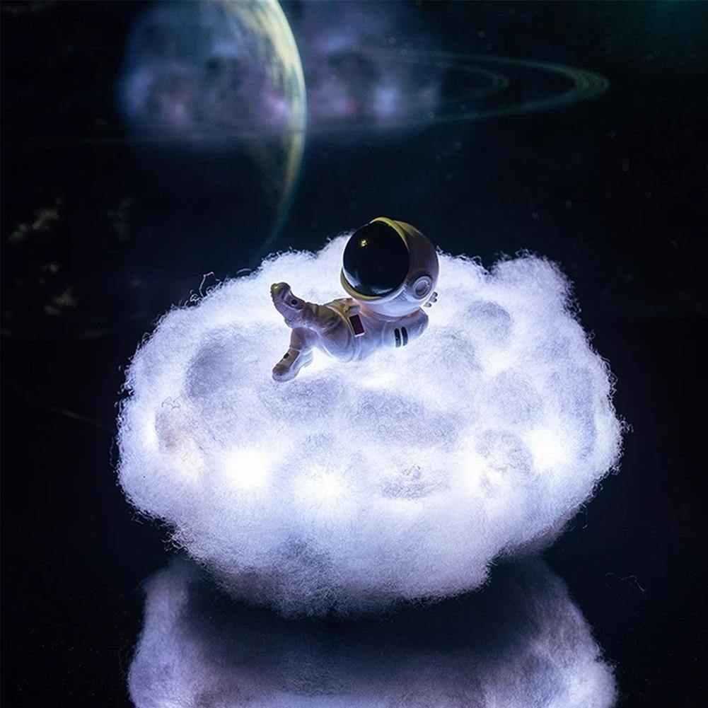 Astronauten-Nachtlicht mit bunten Wolken | NovaLuma