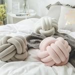 Knot Ball Kissen