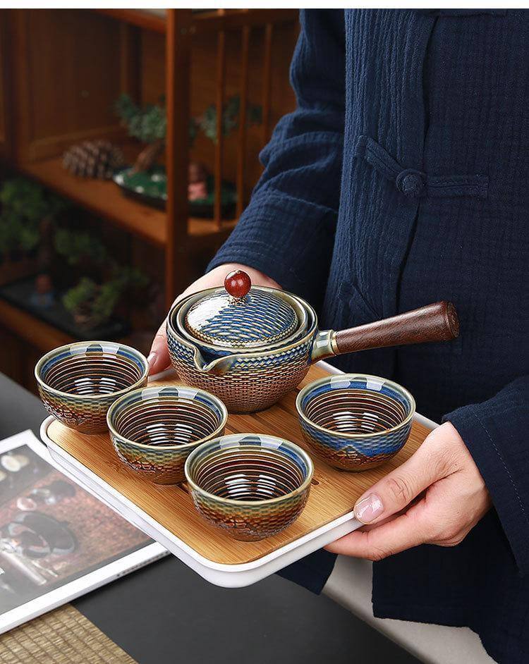 Elegantes Teeservice aus Keramik mit Filter für unterwegs