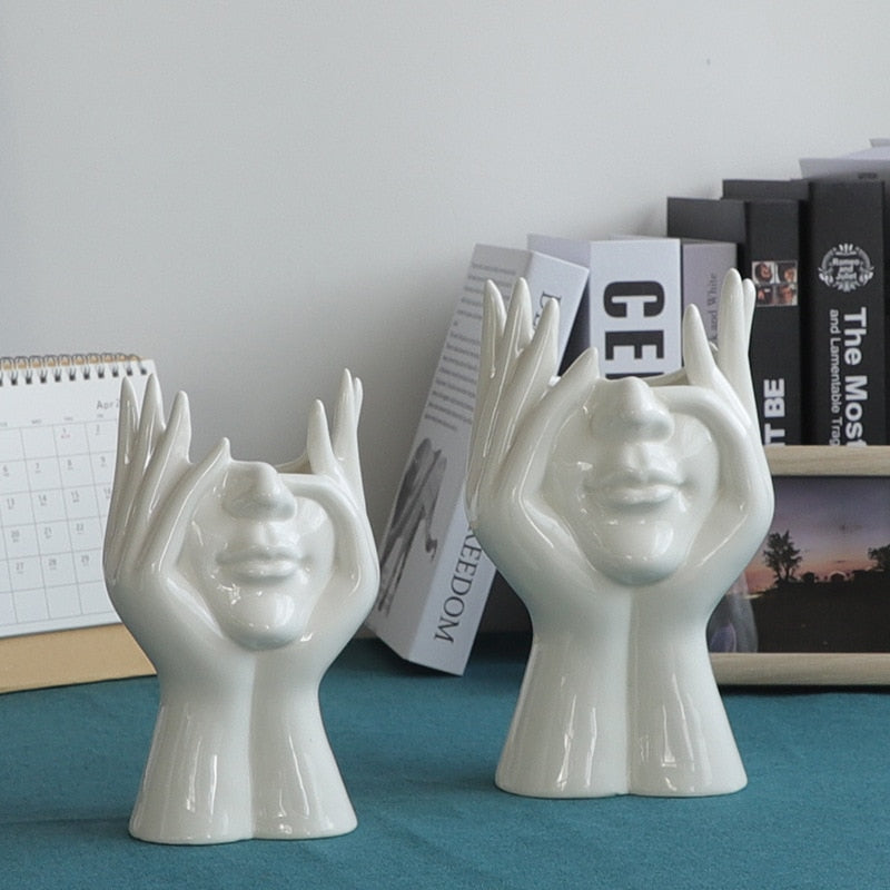 Keramische Blumenvase mit abstraktem menschlichen Gesicht