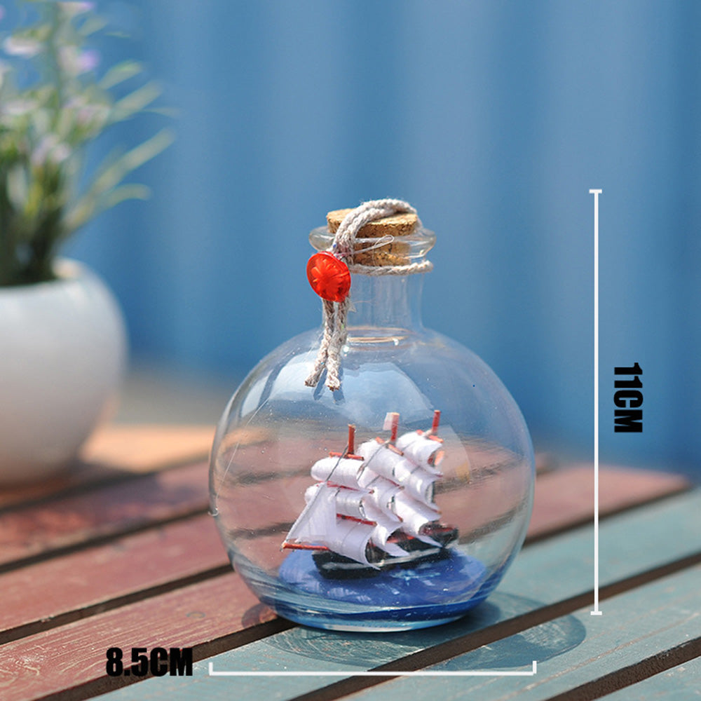 Kreative Glasflasche in Schiffsform