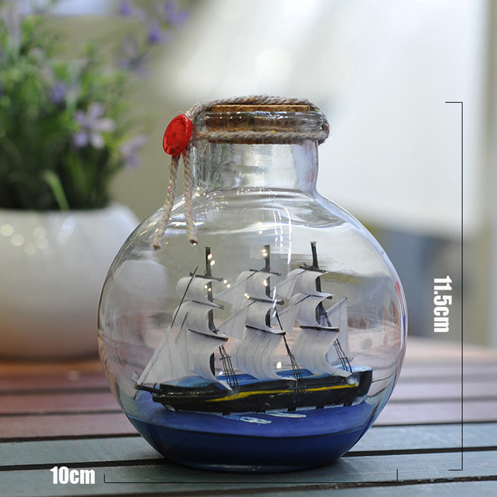 Kreative Glasflasche in Schiffsform