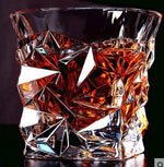 Whiskey- und Weingläser im Churchill-Stil