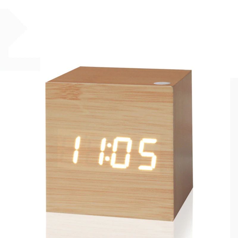 MODERNE DIGITALUHR IM WÜRFELDESIGN