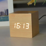 MODERNE DIGITALUHR IM WÜRFELDESIGN