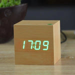 MODERNE DIGITALUHR IM WÜRFELDESIGN