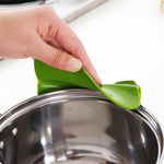 Flexibler Silikon-Trichter für sauberes Kochen