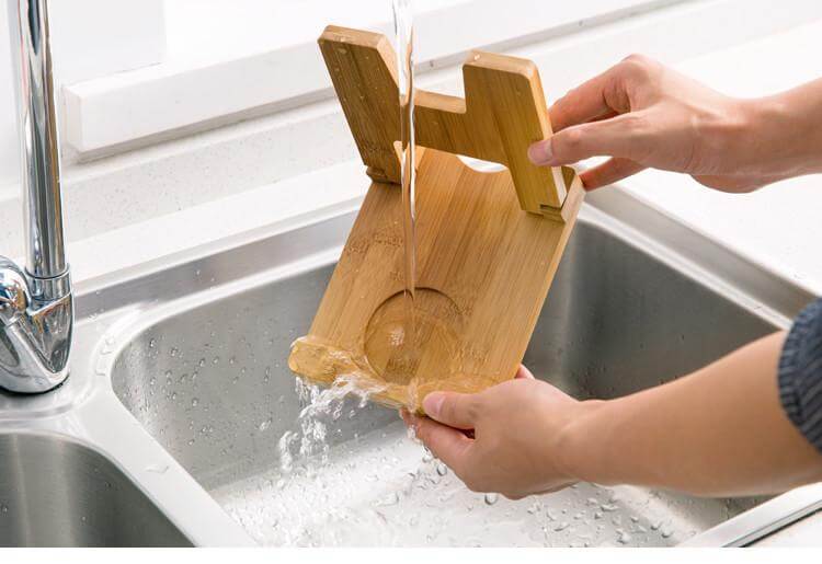 Flexibler Holzhalter für Töpfe und Kochutensilien
