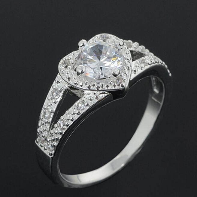Herzring aus Sterlingsilber mit Kristallen