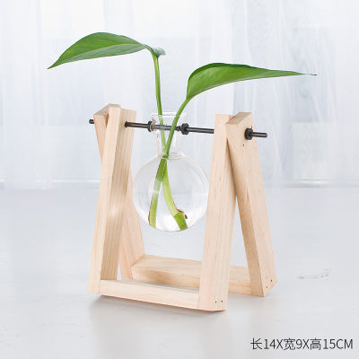 Dekorative Holzvase mit Holztablett