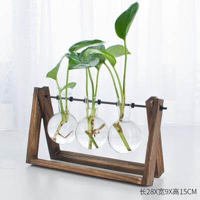 Dekorative Holzvase mit Holztablett