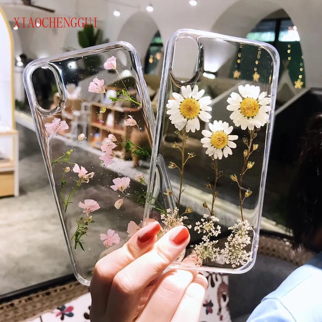 Blütenzauber - Echte Trockenblumen iPhone Hülle | Floralis