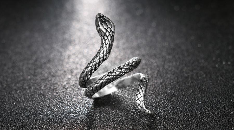 Schlangenring in Silber - Elegantes Schmuckstück