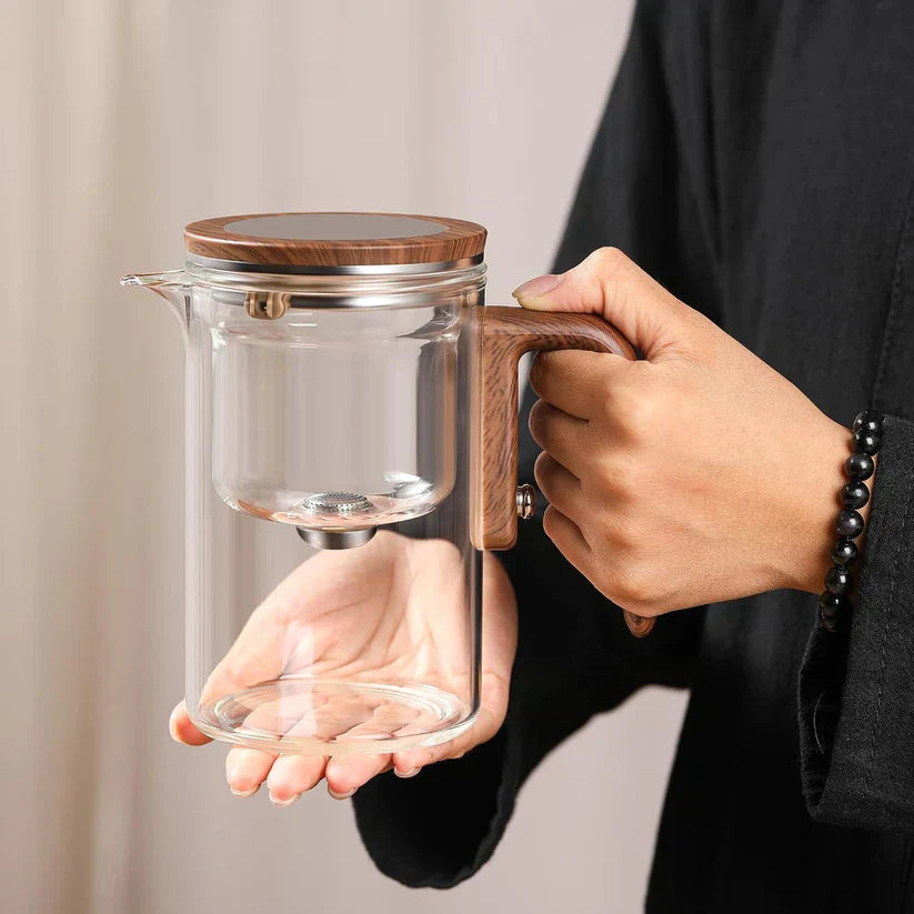 Elegante Glasteekanne mit Infuser für perfekten Teegenuss