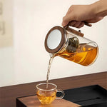 Elegante Glasteekanne mit Infuser für perfekten Teegenuss