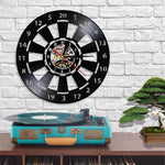 Vintage Wanduhr mit Dartboard und DartGlow Design