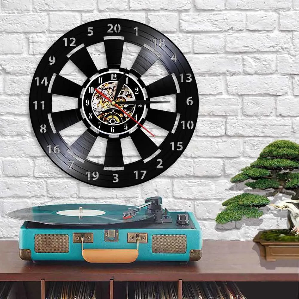 Vintage Wanduhr mit Dartboard und DartGlow Design