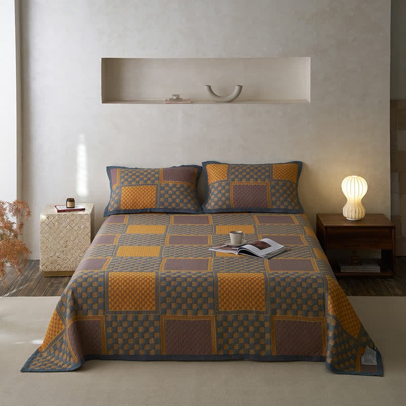 Airy vintage-style cotton blanket for all seasons