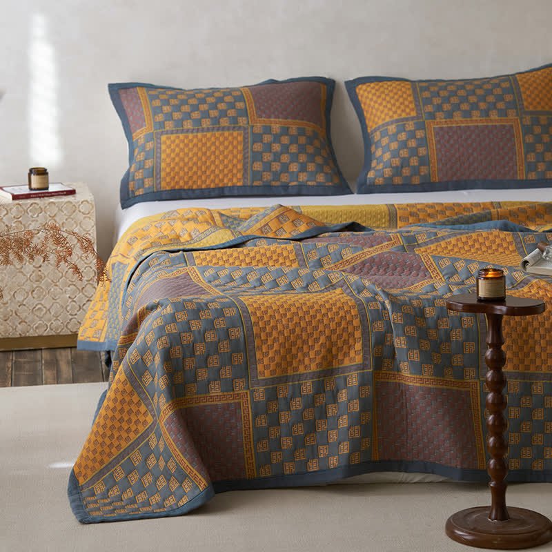 Airy vintage-style cotton blanket for all seasons